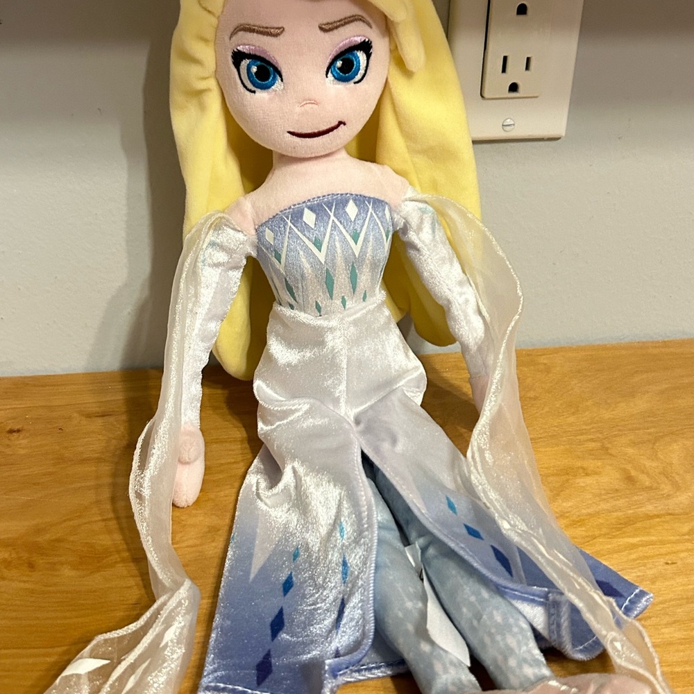 Disney store Elsa the Snow Queen Plush Doll, Frozen 2, Discontinued.